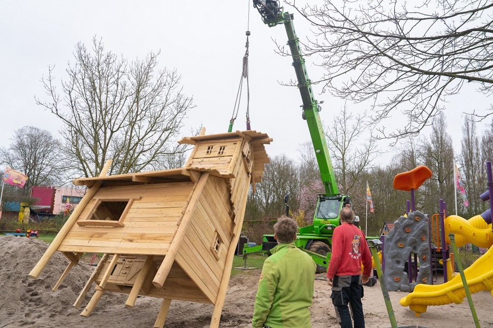 20240304-nieuw-speeltoestel-bij-jan-Klaassen7-artikelfoto