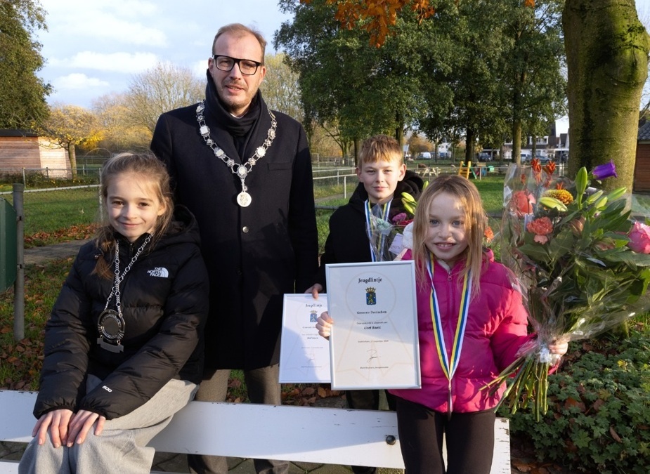 20241121-Jeugdlintjes-voor-Roel-en-Liset-uit-Doetinchem