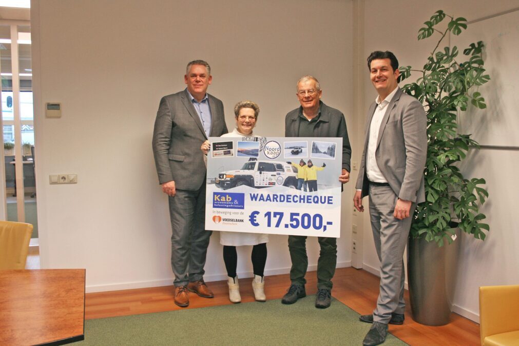 20230313-uitreiking-cheque-kab-voedselbank-scaled