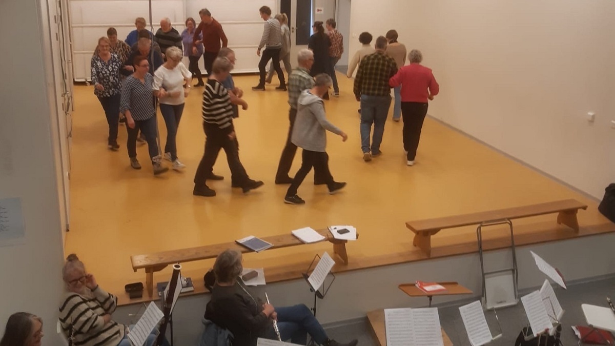 oefening-Lets-Dance-door-de-ieselschotsers-in-drempt.jpg
