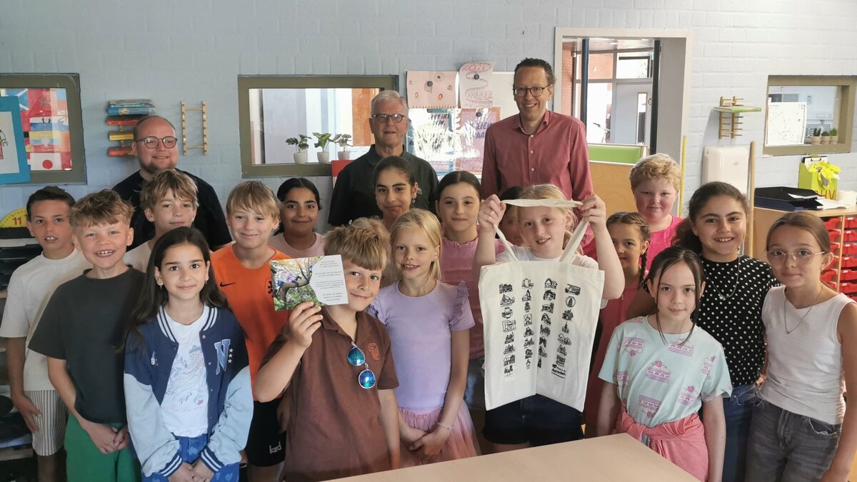 Op basisschool 't Prisma in Doetinchem won Matthijs Röttger een uitje voor het hele gezin naar het Klimbos in Ruurlo_ (002)