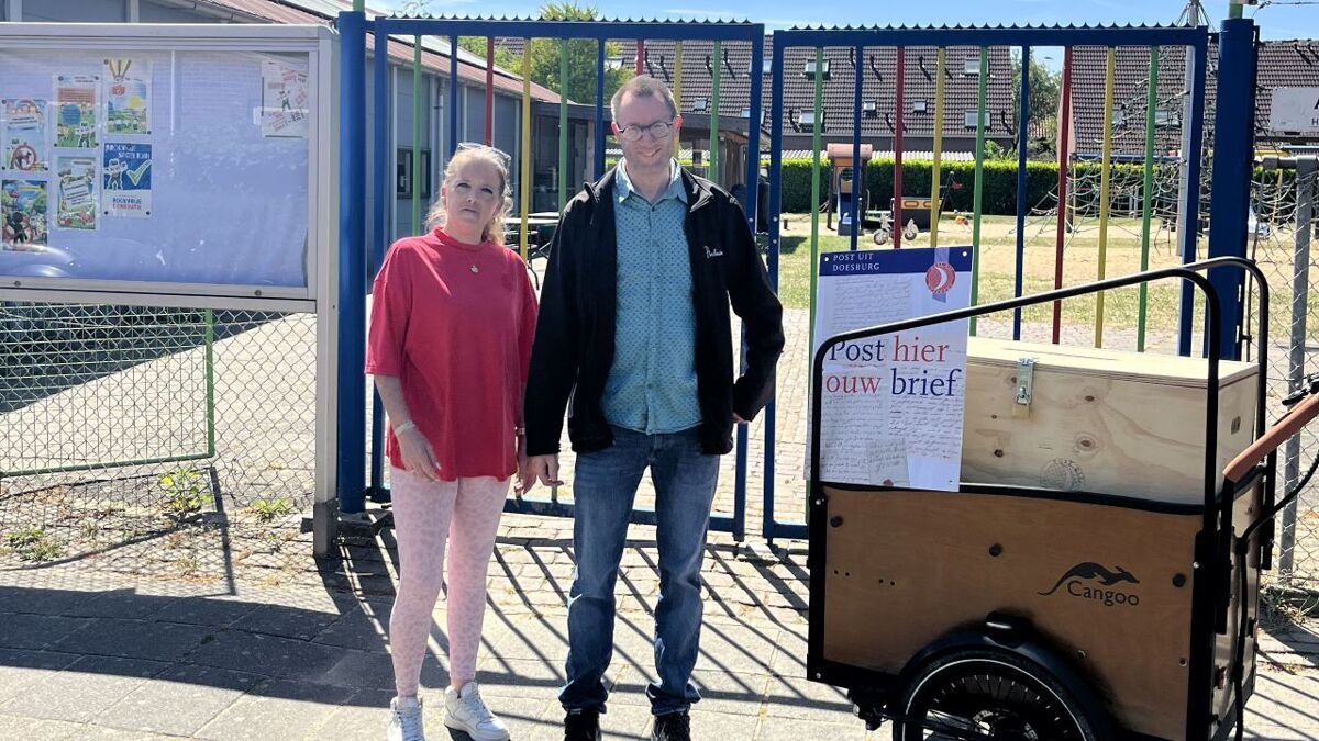 Jans-van-Essen-van-speeltuin-Kindervreugd-met-Michel-Schrader-van-Wic-Doesburg_uitsnede-foto-Post-uit-Doesburg-002