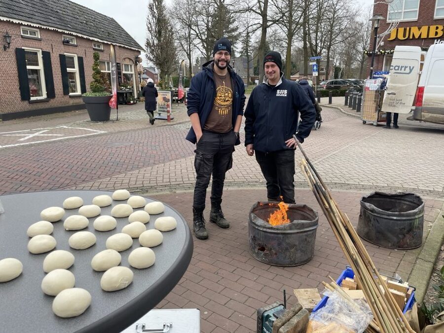 20231216-ideaal-veurmekaar-2023-broodjes-bakken-met-de-jeugdsoos-960x720