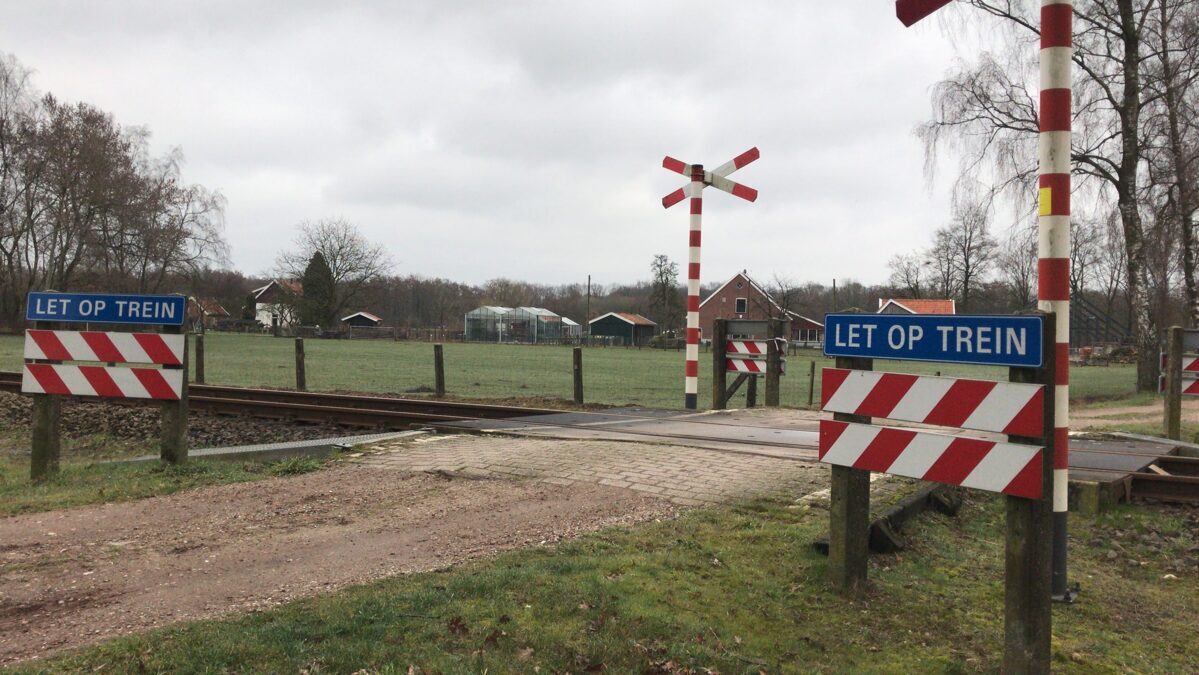 Greversweg-overgang-spoor-scaled