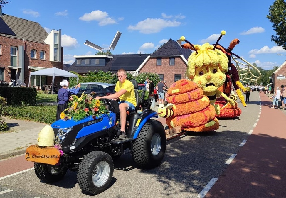 20230823-bloemencorso-rekken-bericht