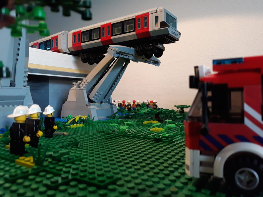 LEGO-IncidentenCity-tram-eindigt-op-walvisstaart-scaled