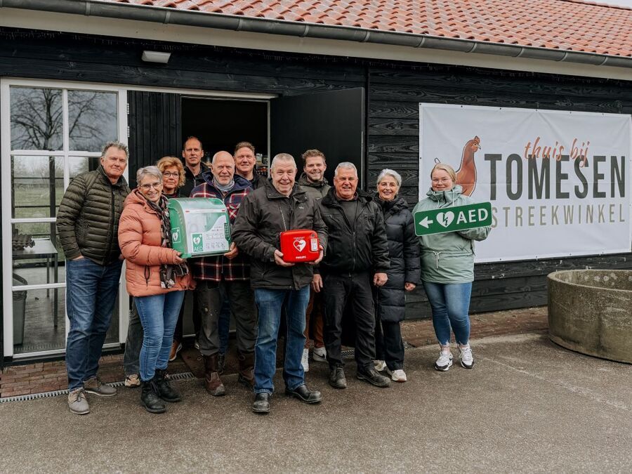 Groepsfoto-Buurt-AED-Kilder-Streekwinkel-Tomesen
