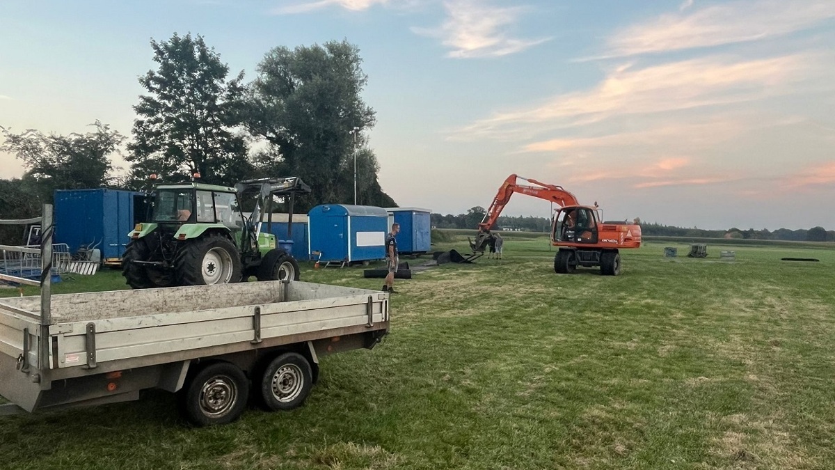 20240827-opbouw-kermis-gaanderen